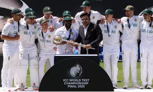 കൂടുതല്‍ രാജ്യങ്ങളെ ടെസ്റ്റ് ക്രിക്കറ്റിലേക്ക് ആകര്‍ഷിക്കുക ലക്ഷ്യം; സമൂലമാറ്റത്തിനൊരുങ്ങി ഐസിസി; മത്സരത്തിന്റെ ദൈര്‍ഘ്യം നാലുദിവസത്തിലേക്ക് ചുരുക്കും; പ്രതിദിനം എറിയുന്ന ഓവറിന്റെ എണ്ണം കൂട്ടാനും നിര്‍ദ്ദേശം; 2027 മുതല്‍ 5 ദിന ടെസ്റ്റ് 3 ടീമുകള്‍ക്ക് മാത്രം!