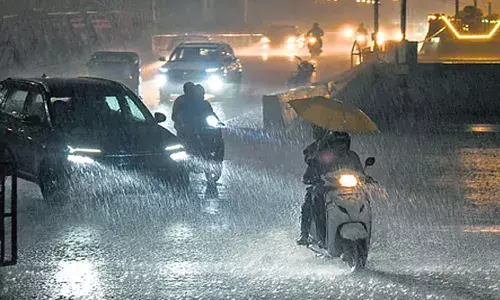 സംസ്ഥാനത്ത് ഇന്നും അതിശക്തമായ മഴ തുടരും; കണ്ണൂരും കാസര്‍കോടും ഓറഞ്ച് അലേര്‍ട്ട്: ദുരിതാശ്വാസ ക്യാമ്പുകള്‍ പ്രവര്‍ത്തിക്കുന്ന സ്‌കൂളുകള്‍ക്കും കുട്ടനാട് താലൂക്കിനും അവധി