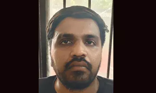 ബന്ധു വീട്ടില്‍ കയറി അതിക്രമം; പരാതി നല്‍കിയതിന്റെ വിരോധത്താല്‍ തോക്കുമായി ഭീഷണി മുഴക്കിയ യുവാവ് അറസ്റ്റില്‍; യുവതിയുടെ വസ്ത്രധാരണം ഇഷ്ടമാകാത്തതും അതിക്രമത്തിന് കാരണമെന്ന് പരാതി