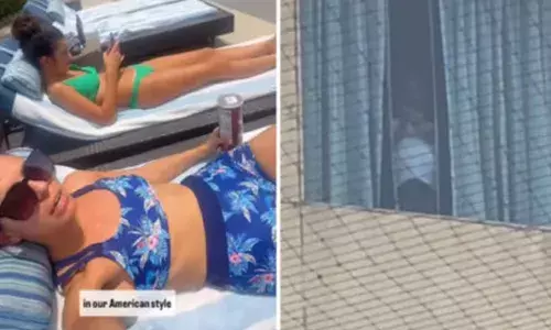 ശരീരം മറച്ചിട്ടും രക്ഷയില്ല..; ഹോട്ടലിൽ സൺബാത്ത് ചെയ്യുന്ന വിദേശ വനിതകൾ; ഇടയിൽ ക്യാമറയുമായി ഒരാൾ; ദൃശ്യങ്ങൾ പകർത്തി കൂളായി നിൽപ്പ്; വീഡിയോ പങ്കുവച്ച് കുടുംബം