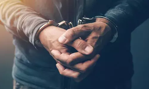 ഓട്ടോറിക്ഷയില്‍ സഞ്ചരിച്ച് മദ്യവില്‍പ്പന; രണ്ടു പേര്‍ അറസ്റ്റില്‍