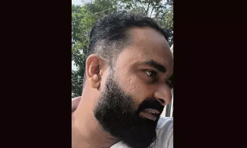 മദ്യപിച്ച് സ്‌കൂള്‍ ബസ് ഓടിച്ച ഡ്രൈവര്‍ പിടിയില്‍; കുട്ടികളെ സ്‌കൂളിലെത്തിച്ച് പോലീസ് ഡ്രൈവര്‍; പോലീസ് മാമന്റെ ഡ്രൈവിങ് ആസ്വദിച്ച് കുരുന്നുകളും