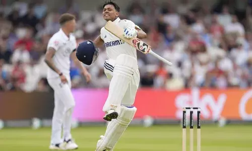 ഇന്ത്യയുടെ ടെസ്റ്റ് ചരിത്രത്തില്‍ ആദ്യം! ഇംഗ്ലണ്ടിനെതിരെ ലീഡ്സിലെ സെഞ്ച്വറിയോടെ അപൂര്‍വ്വ നേട്ടവുമായി ജെയ്സ്വാള്‍; പ്രശംസ കൊണ്ട് മൂടി മുതിര്‍ന്ന താരങ്ങളും