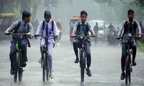 ന്യൂനമര്‍ദ്ദവും ചക്രവാതച്ചുഴിയും; സംസ്ഥാനത്ത് ശക്തമായ മഴയ്ക്ക് സാധ്യത; ഒറ്റപ്പെട്ടയിടങ്ങളില്‍ ഇടിക്കും കാറ്റിനും സാധ്യത; കടല്‍ക്ഷോഭം രൂക്ഷം; തീരദേശ മേഖലകളില്‍ താമസിക്കുന്നവര്‍ക്ക് ജാഗ്രതാ നിര്‍ദ്ദേശം