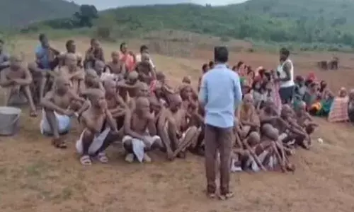 മറ്റൊരു ജാതിയില്‍പ്പെട്ട യുവാവിനെ പ്രണയിച്ച് വിവാഹം ചെയ്തു; ആദിവാസി യുവതിയുടെ കുടുംബത്തിനെതിരെ നാട്ടുകാര്‍; കുടുംബത്തിലെ 40 പുരുഷന്‍മാരുടെ തല മൊട്ടയടിപ്പിച്ചു