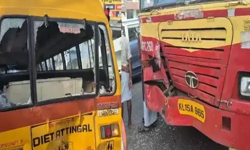 ആറ്റിങ്ങലില്‍ സ്‌കൂള്‍ ബസ്സില്‍ കെഎസ്ആര്‍ടിസി ബസ് ഇടിച്ച് അപകടം; അഞ്ച് കുട്ടികള്‍ക്ക് പരിക്ക്