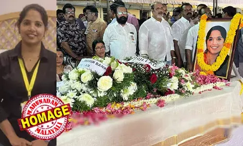 നാടിന്റെ  പ്രിയമകള്‍ക്ക് യാത്രമൊഴിയേകാന്‍ സ്‌കൂള്‍ മുറ്റത്ത് പന്തലൊരുക്കി പുല്ലാട് ഗ്രാമം കാത്തിരുന്നത് ഒരാഴ്ചക്കാലം; ഉറ്റവരുടെ സ്വപ്‌നങ്ങള്‍ ബാക്കിവച്ച് ചേതനയറ്റ് മടങ്ങിയ രഞ്ജിതയ്ക്ക് നാടിന്റെ അന്ത്യാഞ്ജലി;  കണ്ണീരോടെ വിടപറഞ്ഞ് ബന്ധുക്കളും നാട്ടുകാരും