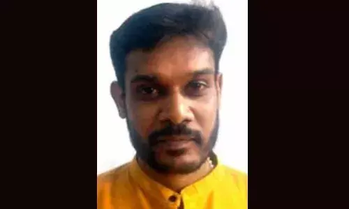 അമിതവേഗതയില്‍ വന്ന സ്‌കൂള്‍ ബസ് കണ്ടപ്പോള്‍ പോലീസിന് സംശയം; കൈ കാണിച്ച് നിര്‍ത്തി പരിശോധിച്ചപ്പോള്‍ ഡ്രൈവര്‍ നല്ല വെള്ളം; കസ്റ്റഡിയില്‍ എടുത്ത് തിരുവല്ല പോലീസ്