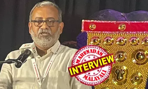 ഞാന്‍ വീട്ടില്‍ ഉടുക്കുന്നത് കാവി കൈലി മുണ്ടാണ്, സിപിഐ ചിഹ്നമായ അരിവാള്‍ നെല്‍ക്കതിര്‍ കൃഷിവകുപ്പ് ചടങ്ങില്‍ മുദ്രയായി ചേര്‍ത്താല്‍ നിങ്ങളെന്തു പറയും? ഗവര്‍ണറുമായി നടന്നത് യുദ്ധപ്രഖ്യാപനമല്ല, നാളെ കണ്ടാല്‍ കൈകൊടുക്കാന്‍ ഒരു പ്രയാസവുമില്ല; ദൈവത്തെ വോട്ടിനിട്ട് തോല്‍പിച്ച നാടാണ് ഇന്ത്യ; ലണ്ടനിലെത്തിയപ്പോള്‍ മറുനാടനോട് പ്രതികരിച്ച് പി പ്രസാദ്