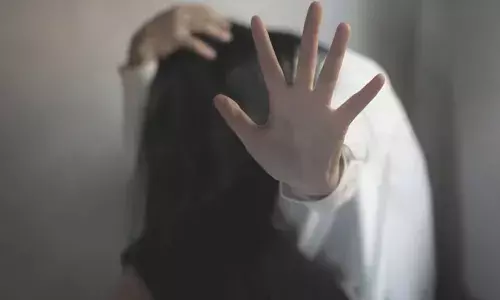 നൈറ്റ് പാർട്ടിക്കിടെ കണ്ണിൽ ഉടക്കി; പരിചയം സ്ഥാപിച്ച് ഫ്ലാറ്റിലെത്തിച്ച് പീഡിപ്പിച്ചു; പരാതിയുമായി ഫ്രഞ്ച് യുവതി; പോലീസ് അന്വേഷണം തുടങ്ങി