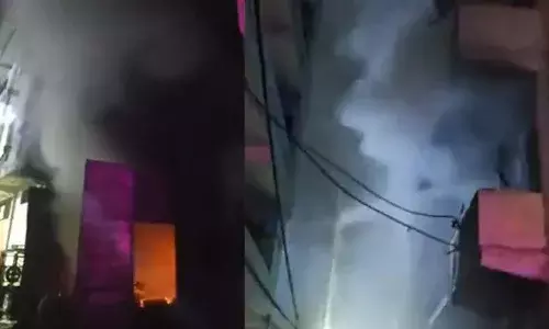 ഡല്‍ഹിയില്‍ അഞ്ചുനിലക്കെട്ടിടത്തില്‍ വന്‍ തീപിടിത്തം; നാല് പേര്‍ മരിച്ചു; മൂന്ന്  പേര്‍ക്ക് പരിക്ക്