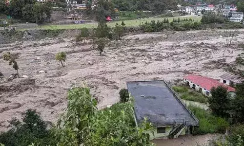 മേഘവിസ്ഫോടനത്തെ തുടര്‍ന്നുണ്ടായ മിന്നല്‍പ്രളയത്തില്‍ രണ്ട് പേര്‍ മരിച്ചു; ഹിമാചലില്‍ വന്‍ ദുരന്തം