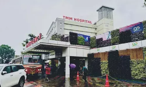 അടച്ചിട്ട ജനാലകളും നല്ല തിരക്കും; വഴി നീളെ ബ്ലോക്കും; ബസിനുള്ളില്‍ ബോധം കെട്ടു വീണ യാത്രക്കാരിയുമായി കെഎസ്ആര്‍ടിസി ബസ് മറുവഴി താണ്ടി ആശുപത്രിയില്‍; ജീവനക്കാരെ അഭിനന്ദിച്ച് ആശുപത്രി അധികൃതര്‍