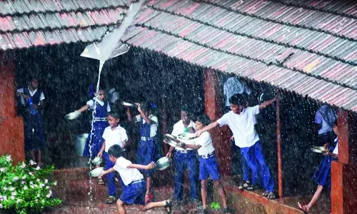 കനത്ത മഴ: ഏഴ് ജില്ലകളിലെയും നിലമ്പൂര്‍ താലൂക്കിലെയും വിദ്യാഭ്യാസ സ്ഥാപനങ്ങള്‍ക്ക് വെള്ളിയാഴ്ച അവധി