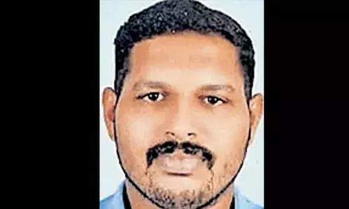 കേറ്ററിങ് സ്ഥാപന ഉടമയെ കാറിനുള്ളില്‍ മരിച്ച നിലയില്‍ കണ്ടെത്തി; മരണം ഹൃദയാഘാതം മൂലമെന്ന് പ്രാഥമിക നിഗമനം