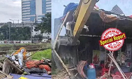 റെയില്‍വേ ഭൂമിയില്‍ അനധികൃതമായി നിര്‍മ്മിച്ചതെന്ന് ആരോപണം;  ബംഗ്ലാദേശില്‍ ഹിന്ദു ക്ഷേത്രം ബുള്‍ഡോസര്‍ ഉപയോഗിച്ച് പൊളിച്ചുമാറ്റി; പ്രതിഷേധവുമായി വിശ്വാസികള്‍; അപലപിച്ച് ഇന്ത്യ