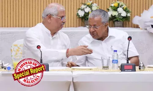 ഔദ്യോഗിക പരിപാടികളില്‍ ത്രിവര്‍ണപതാക മാത്രമേ പാടുള്ളൂ; മറ്റേത് ചിഹ്നവും ദേശീയ പതാകയെയും ദേശീയ ചിഹ്നത്തെയും അപമാനിക്കുന്നതിന് തുല്യം;  ഭാരതാംബ ചിത്രം രാജ്ഭവനില്‍ ഉപയോഗിക്കുന്നതിലെ വിയോജിപ്പ് അറിയിച്ച് ഗവര്‍ണര്‍ക്ക് മന്ത്രിസഭയുടെ കത്ത്