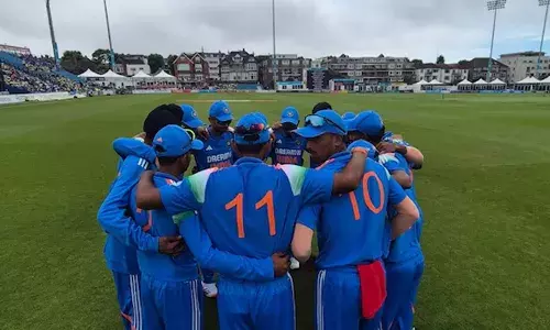 ബാറ്റിംഗ് തകര്‍ച്ചയിലും തല ഉയര്‍ത്തി ആന്‍ഡ്രൂ ഫ്ളിന്റോഫിന്റെ മകന്‍; രണ്ട് വിക്കറ്റുമായി മലയാളി താരം മുഹമ്മദ് ഇനാന്‍;  ആദ്യ ഏകദിനത്തില്‍ ഇംഗ്ലണ്ട് അണ്ടര്‍ 19 ടീമിനെ എറിഞ്ഞിട്ട് ഇന്ത്യന്‍ കൗമാരനിര; 175 റണ്‍സ് വിജയലക്ഷ്യം