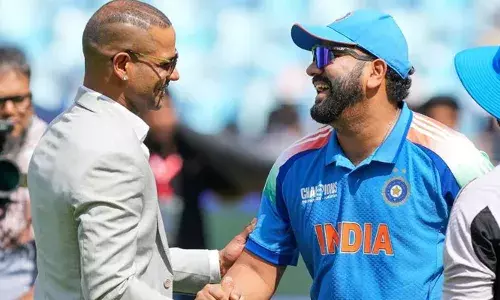 ഓരോ മത്സരത്തിനു ശേഷവും അവളെ കാണാന്‍ പോകുമായിരുന്നു; അവളെ ഞാന്‍ താമസിക്കുന്ന ഹോട്ടല്‍ മുറിയിലേക്ക് ആരും അറിയാതെ കൊണ്ടുവന്നു; നീ എന്നെ ഉറങ്ങാന്‍ സമ്മതിക്കുമോയെന്ന് രോഹിത് ശര്‍മ ചോദിച്ചു;  ഓര്‍മ്മപുസ്തകത്തില്‍ ശിഖര്‍ ധവാന്‍