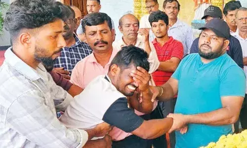 വൊര്‍ക്കാടി നല്ലങ്കിയില്‍ അമ്മയെ മകന്‍ തീകൊളുത്തി കൊന്ന സംഭവം; അമ്മയുടെ പേരിലുള്ള വീടും സ്ഥലവും ബാങ്ക് വായ്പ എടുക്കുന്നതിന് വേണ്ടി എഴുതിക്കൊടുക്കാത്തതിലുള്ള പക