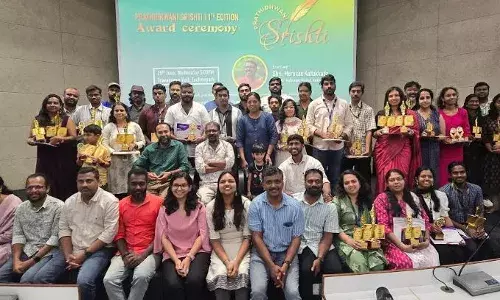 ഐ ടി ജീവനക്കാരുടെ കലാസാഹിത്യ മത്സരമായ പ്രതിധ്വനി സൃഷ്ടി 11-ആം പതിപ്പിന്റെ അവാര്‍ഡ് ദാനം പ്രശസ്ത കവി ശ്രീ മുരുകന്‍ കാട്ടാക്കട നിര്‍വഹിച്ചു