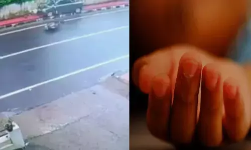 കരുവാരകുണ്ടിൽ ജീവനെടുത്ത് അപകടം; നിയന്ത്രണം വിട്ടെത്തിയ കാർ ബൈക്കിലേക്ക് ഇടിച്ചുകയറി രണ്ട് വയസുകാരന് ദാരുണാന്ത്യം; മാതാപിതാക്കൾക്ക് ഗുരുതര പരിക്ക്; ആശുപത്രിയിൽ പ്രവേശിപ്പിച്ചു