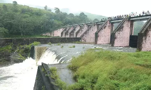 കനത്ത മഴ തുടരുന്നു; മുല്ലപ്പെരിയാര്‍ അണക്കെട്ടിലെ ജലനിരപ്പ് 136 അടിയിലേക്ക് എത്തി; ഇന്ന് രാവിലെ 10ന് ഡാമിന്റെ ഷട്ടറുകള്‍ ഉയര്‍ത്തും; പ്രാഥമിക ഘട്ടത്തില്‍ പരമാവധി 1000 ഘനയടി വെള്ളം ഒഴുക്കിവിടും; സമീപവാസികള്‍ക്ക് ജാഗ്രതാ നിര്‍ദ്ദേശം നല്‍കി തമിഴ്‌നാട് സര്‍ക്കാര്‍