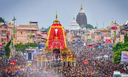 പുരിയിലെ ജഗന്നാഥ ക്ഷേത്രത്തില്‍ രഥയാത്രയ്ക്കിടെ തിക്കിലും തിരക്കിലും പെട്ട് മൂന്നുമരണം; നിരവധി പേര്‍ക്ക് പരിക്കേറ്റു; പരിക്കേറ്റവരില്‍ ചിലരുടെ നില ഗുരുതരം; ആള്‍ക്കൂട്ട നിയന്ത്രണത്തിനുള്ള ക്രമീകരണങ്ങള്‍ അപര്യാപ്തമെന്ന് പരാതി