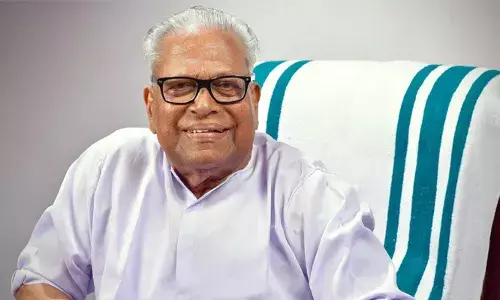 മരുന്നുകളോട് പ്രതികരിക്കുന്നു; അപകടനില തരണം ചെയ്ത് തിരിച്ചു വരും അച്ഛന്‍, തീര്‍ച്ച: വി എസിന്റെ ആരോഗ്യനിലയില്‍ പുരോഗതിയെന്ന് മകന്‍ വി എ അരുണ്‍കുമാര്‍