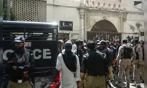 വസിരിസ്ഥാനില്‍ 13 പാക് സൈനികരുടെ മരണത്തിന് ഇടയാക്കിയ ചാവേര്‍ ബോംബാക്രമണത്തിന് പിന്നില്‍ ഇന്ത്യയെന്ന് പാക്കിസ്ഥാന്‍; ഈ പ്രസ്താവന അര്‍ഹിക്കുന്ന അവഗണനയോടെ തള്ളുന്നുവെന്ന് വിദേശകാര്യ മന്ത്രാലയം; ആക്രമണത്തിന്റെ ഉത്തരവാദിത്വം ഏറ്റെടുത്ത് തെഹ്രീകെ താലിബാന്‍