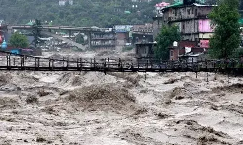 ഉത്തരേന്ത്യന്‍ സംസ്ഥാനങ്ങളില്‍ മഴക്കെടുതി രൂക്ഷം; ഹിമാചല്‍ പ്രദേശിലും ഉത്തരാഖണ്ഡിലും അതീവ ജാഗ്രത: 17 ജില്ലകളില്‍ റെഡ് അലര്‍ട്ട്