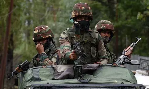 നിയന്ത്രണ രേഖയ്ക്ക് സമീപത്തുകൂടി ഒരാൾ ഓടിവരുന്നത് ശ്രദ്ധിച്ചു; ഗൺ ലോഡാക്കി റെഡിയായി നിന്ന് സൈന്യം; ജമ്മുവിൽ നുഴഞ്ഞു കയറാൻ ശ്രമിച്ച പാക്ക് പൗരനെ കീഴടക്കിയത് ഇങ്ങനെ!