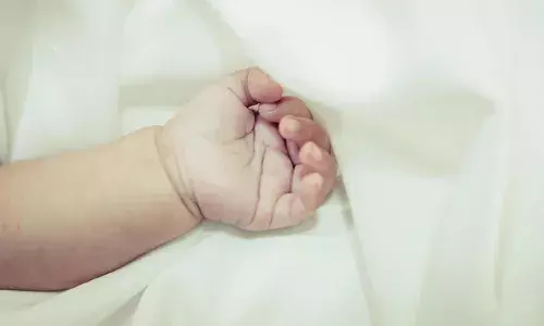 വീട്ടുകാര്‍ അറിയാതെ രഹസ്യ വിവാഹം; പ്രസവിച്ച് മൂന്നാം ദിവസം കുഞ്ഞിനെ റോഡരികില്‍ ഉപേക്ഷിച്ച് ദമ്പതികള്‍: ഇരുവരേയും അറസ്റ്റ് ചെയ്ത് പോലിസ്