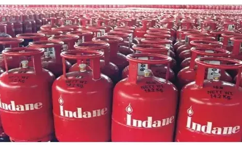 വാണിജ്യ സിലിണ്ടറുകളുടെ വില വീണ്ടും കുറച്ചു; കേരളത്തില്‍ ഒരു സിലിണ്ടറിന് 57.5 രൂപ കുറവ് വരും