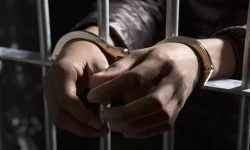 32 നില കെട്ടിടത്തിന് മുകളില്‍ നിന്നും പെണ്‍കുട്ടി വീണ് മരിച്ച സംഭവം കൊലപാതകം; തര്‍ക്കത്തിനിടെ പെണ്‍കുട്ടിയെ തള്ളിയിട്ടത് 15കാരനായ ആണ്‍ സുഹൃത്ത്: അറസ്റ്റ്