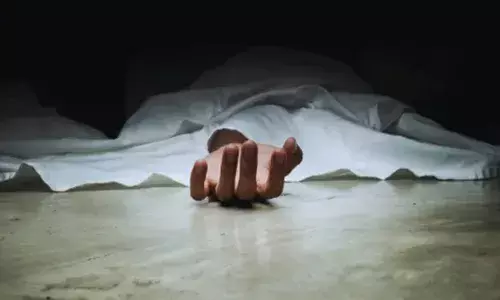 മൂന്നാറില്‍ നിയന്ത്രണംവിട്ട ട്രക്കിങ് ജീപ്പ് പിന്നോട്ട് വന്ന് ഇടിച്ച് വിനോദ സഞ്ചാരി മരിച്ചു; ജീപ്പ് താഴ്ചയിലേക്ക് മറിഞ്ഞ് പത്ത് പേര്‍ക്ക് പരിക്ക്