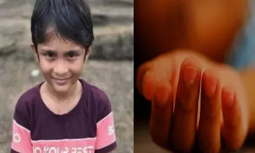 വൈകിട്ട് ക്ലാസ് കഴിഞ്ഞ് കളിചിരികളുമായി വീടിന് മുന്നിൽ വന്നിറങ്ങി; പിടിവിട്ട് ഓടിയതും അപകടം; അമ്മയുടെ കൺമുന്നിൽ വച്ച് സ്‌കൂൾ ബസിടിച്ച് 6 വയസുകാരന് ദാരുണാന്ത്യം; വേദനയായി കുഞ്ഞ് ആരവ്