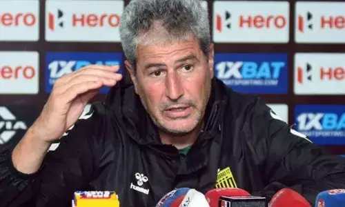 എട്ട് മത്സരങ്ങളില്‍ ഒരു വിജയം മാത്രം; സുനില്‍ ഛേത്രിയെയും ബെഞ്ചിലിരുത്തിയ പരീക്ഷണം; വന്‍ തോല്‍വിയായതോടെ പടിയിറക്കം; ഇന്ത്യന്‍ ഫുട്ബോള്‍ ടീമിന്റെ പരിശീലകസ്ഥാനം ഒഴിഞ്ഞ് മനോള മാര്‍ക്വേസ്