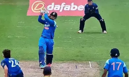 ഒന്‍പത് സിക്‌സറും ആറ് ബൗണ്ടറികളും; 20 പന്തില്‍ അര്‍ധസെഞ്ചുറി; 31 പന്തില്‍ 86 റണ്‍സ്; ഇംഗ്ലണ്ട് അണ്ടര്‍ 19 ടീമിനെതിരെ തകര്‍ത്തടിച്ച് വൈഭവ് സൂര്യവംശി; ഇന്ത്യന്‍ കൗമാരനിര ജയത്തിലേക്ക്