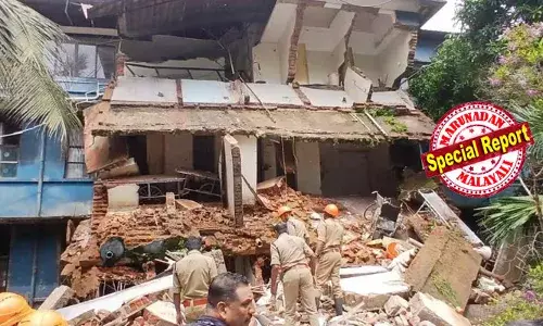 മെഡിക്കല്‍ കോളജ് ആശുപത്രി കെട്ടിടം ഇടിഞ്ഞുവീണതിന് പിന്നാലെ തലയോലപ്പറമ്പ് സ്വദേശിനിയെ കാണാനില്ലെന്ന് ഭര്‍ത്താവ്;  ശുചിമുറിയില്‍ കുളിക്കാനായി പോയെന്നും വിവരം; മണിക്കൂറുകള്‍ക്ക് ശേഷം അവശിഷ്ടങ്ങള്‍ക്കിടയില്‍ നിന്നും രക്ഷാപ്രവര്‍ത്തകര്‍ പുറത്തെടുത്തത് സ്ത്രീയുടെ മൃതദേഹം; രക്ഷാപ്രവര്‍ത്തനം വൈകിയെന്ന് നാട്ടുകാര്‍