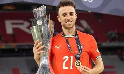 കാമുകിയായ റൂത്ത് കാര്‍ഡോസോയെ വിവാഹം ചെയ്തത് രണ്ടാഴ്ച മുമ്പ്; ഉറ്റവരെയും ആരാധകരെയും സങ്കടത്തിലാഴ്ത്തി ദുരന്തവാര്‍ത്ത; ലിവര്‍പൂളിന്റെ പോര്‍ച്ചുഗീസ് താരം ഡിയേഗോ ജോട്ടയുടെ ജീവനെടുത്ത് സ്‌പെയിനില്‍ കാര്‍ അപകടം;  സഹോദരന്‍ ആന്ദ്രെ സില്‍വയ്ക്ക് പരിക്ക്;  ഞെട്ടലോടെ ഫുട്‌ബോള്‍ ലോകം