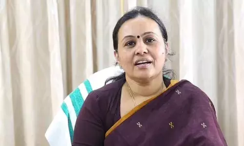 പ്രതിഷേധം ഏറിയതോടെ രക്തസമ്മര്‍ദ്ദം കൂടി; തിരുവനന്തപുരത്തേക്കുളള യാത്രാമധ്യേ മന്ത്രി വീണ ജോര്‍ജിനെ ആശുപത്രിയില്‍ പ്രവേശിപ്പിച്ചു.