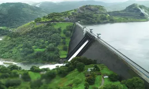 ജലനിരപ്പ് 136 അടിയിലേക്ക് താഴ്ന്നു; മുല്ലപ്പെരിയാര്‍ അണക്കെട്ടിന്റെ സ്പില്‍വേ ഷട്ടറുകള്‍ അടച്ചു