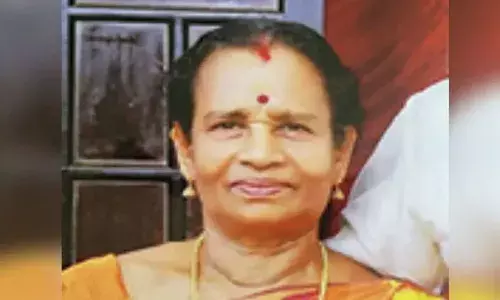 കിടപ്പിലായ ഭര്‍ത്താവുമായി ശൗചാലയത്തിലെത്തി തീ കൊളുത്തി; ഭാര്യ മരിച്ചു: ഗുരുതരമായി പെള്ളലേറ്റ ഭര്‍ത്താവ് ആശുപത്രിയില്‍