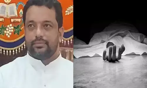 ഞാൻ വാടകയ്ക്ക് കൊടുത്ത വീട്ടിലുണ്ട്..!; കത്തിലെ വിവരം കണ്ട് തിരഞ്ഞതും ദാരുണ കാഴ്ച; അമ്പലത്തറയിൽ വൈദികനെ തൂങ്ങി മരിച്ച നിലയിൽ കണ്ടെത്തി