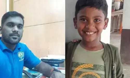 അച്ഛനും മകനും മരിച്ച നിലയിൽ; മകനെ കൊലപ്പെടുത്തിയ ശേഷം അച്ഛൻ ആത്മഹത്യ ചെയ്തതെന്ന് സംശയം; ഭാര്യ ആത്മഹത്യ ചെയ്തത് രണ്ട് മാസം മുമ്പ്; ഒറ്റപ്പാലത്തെ മരണങ്ങളിൽ അടിമുടി ദുരൂഹത