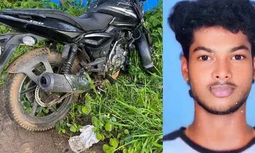 നിയന്ത്രണം വിട്ട ബൈക്ക് വൈദ്യുതപോസ്റ്റില്‍ ഇടിച്ചു; ആലപ്പുഴയില്‍ കോളേജ് വിദ്യാര്‍ത്ഥിക്ക് ദാരുണ മരണം