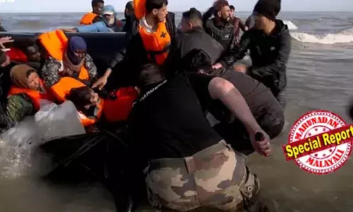 ബ്രിട്ടനിലേക്ക് കടക്കാന്‍ ശ്രമിച്ചത് കുഞ്ഞുങ്ങളും സ്ത്രീകളും ഉള്‍പ്പെട്ട അഭയാര്‍ത്ഥി സംഘം; കുടിയേറ്റക്കാരെ കുത്തിനിറച്ച ഡിങ്കി ബോട്ടിന്റെ കാറ്റൂരിവിട്ട് ഫ്രഞ്ച് പോലീസ്;  ഒരു കുട്ടി അപകടത്തില്‍ നിന്ന് രക്ഷപ്പെട്ടത് തലനാരിഴക്ക്; ദൃശ്യങ്ങള്‍ പുറത്തുവന്നതോടെ വിമര്‍ശനം കടുക്കുന്നു