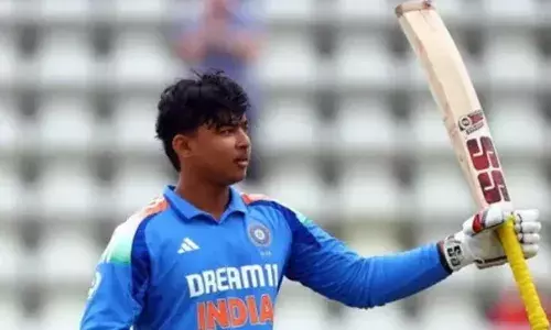 ബര്‍മിങ്ഹാമില്‍ ചേട്ടന്മാരുടെ ബാറ്റിങ് വെടിക്കെട്ട്; ലണ്ടനില്‍ ചരിത്രമെഴുതി വീണ്ടും വൈഭവ് ഷോ! അണ്ടര്‍ 19 ഏകദിന ചരിത്രത്തിലെ ഏറ്റവും വേഗമേറിയ സെഞ്ച്വറിയുമായി പതിനാലുകാരന്‍; ഇംഗ്ലീഷ് ബൗളര്‍മാരെ തലങ്ങും വിലങ്ങും പ്രഹരിച്ച് കൗമരതാരം; നാലാം ഏകദിനത്തില്‍ ഇംഗ്ലണ്ടിന് 364 റണ്‍സ് വിജയലക്ഷ്യം