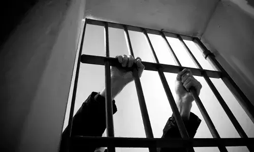 കാക്കനാട് ജില്ലാ ജയിലില്‍ തടവുകാര്‍ തമ്മിൽ അടിപിടി; തടയാനെത്തിയവർക്ക് നേരെയും ആക്രമണം; കേസെടുത്ത് പോലീസ്